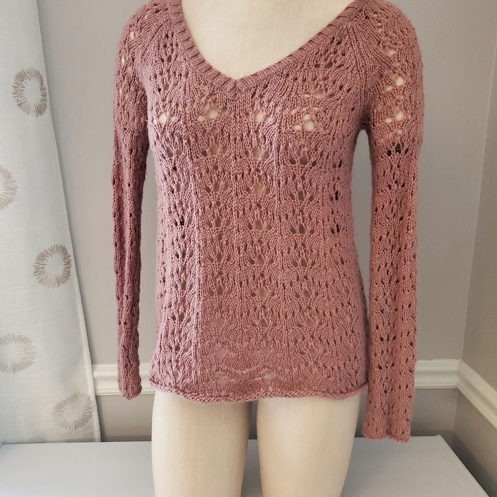 American Eagle crochet sweater dusty pink S